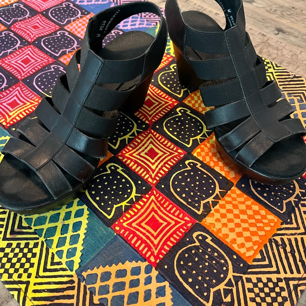 Munro Black Platform Sandals